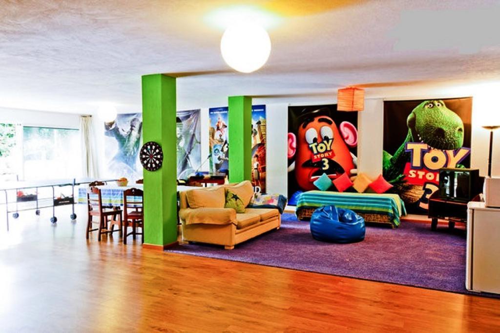 Coloured Studio Faro Room photo